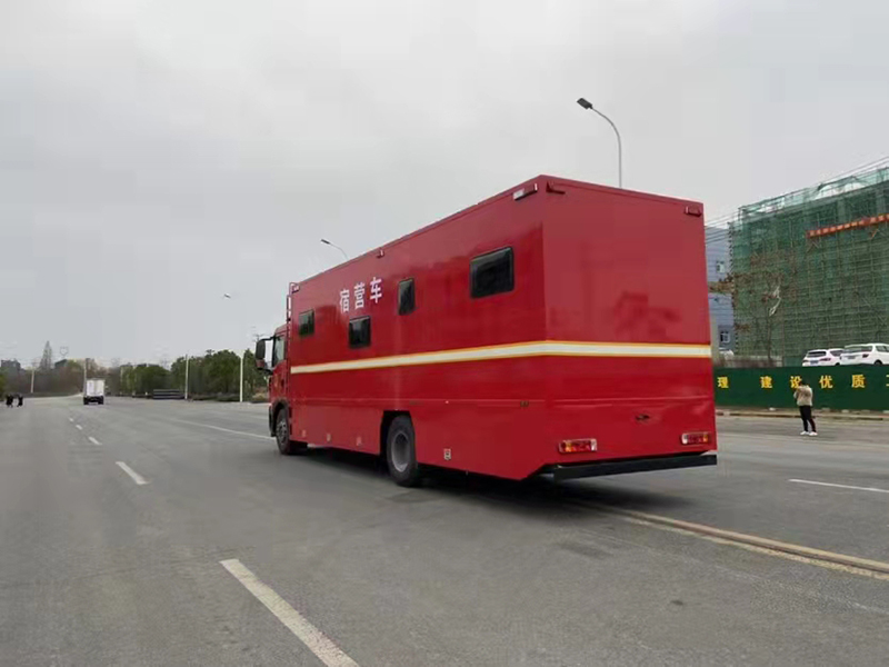 重汽豪沃單橋救援宿營車（24人）