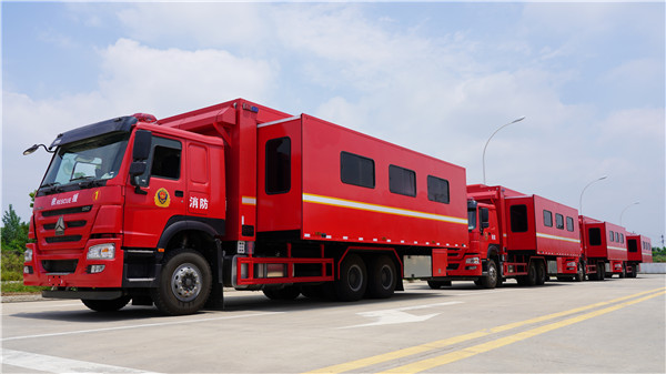 重汽豪沃后雙橋救援宿營車（8-24人）