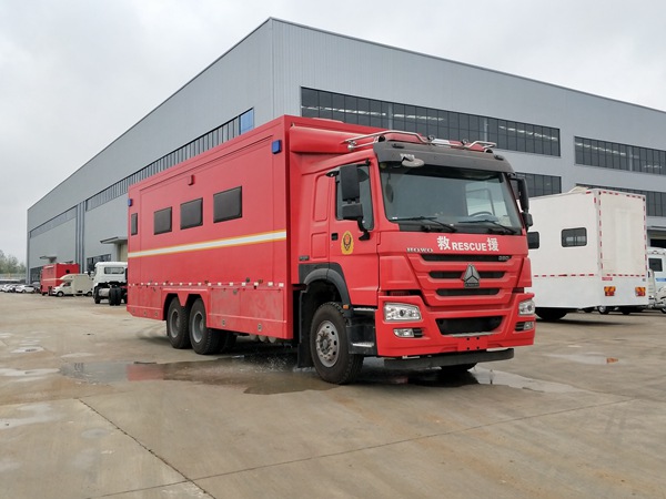 重汽豪沃后雙橋救援宿營車（8-24人）