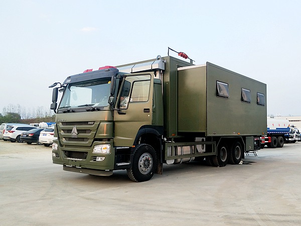 重汽豪沃后雙橋野戰(zhàn)宿營車（8-24人）