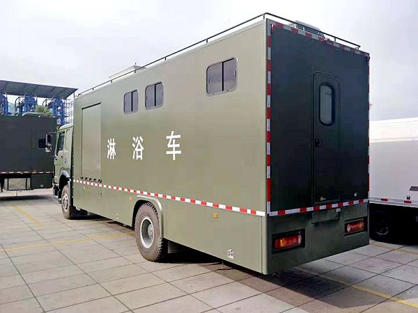 重汽豪沃淋浴車(chē)