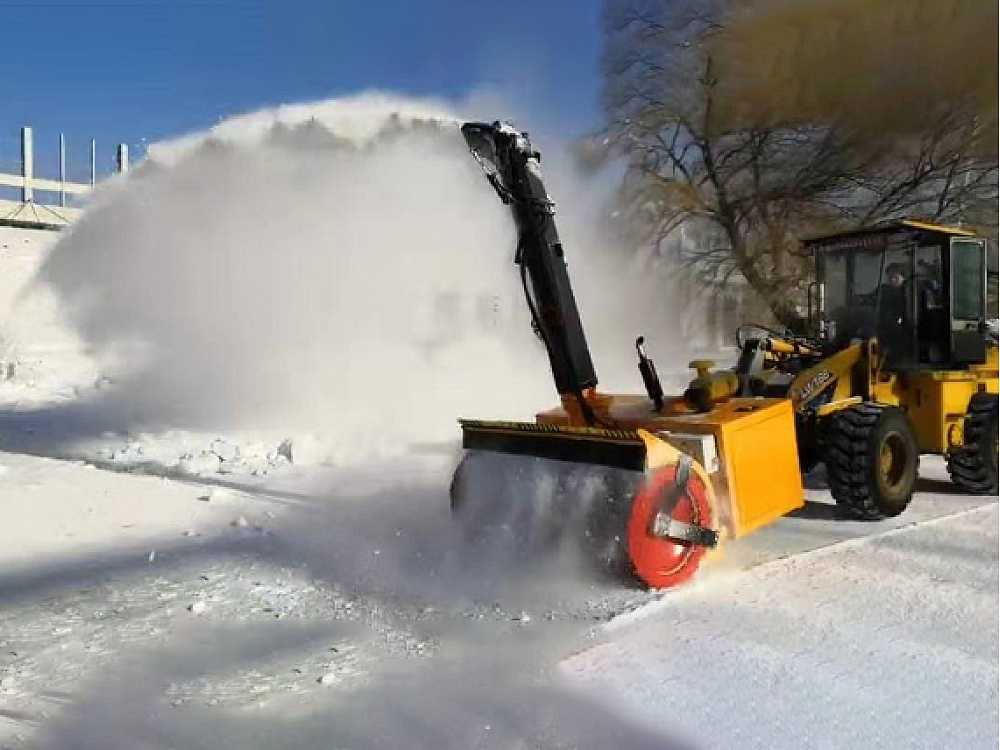 自帶動(dòng)力型拋雪機(jī)