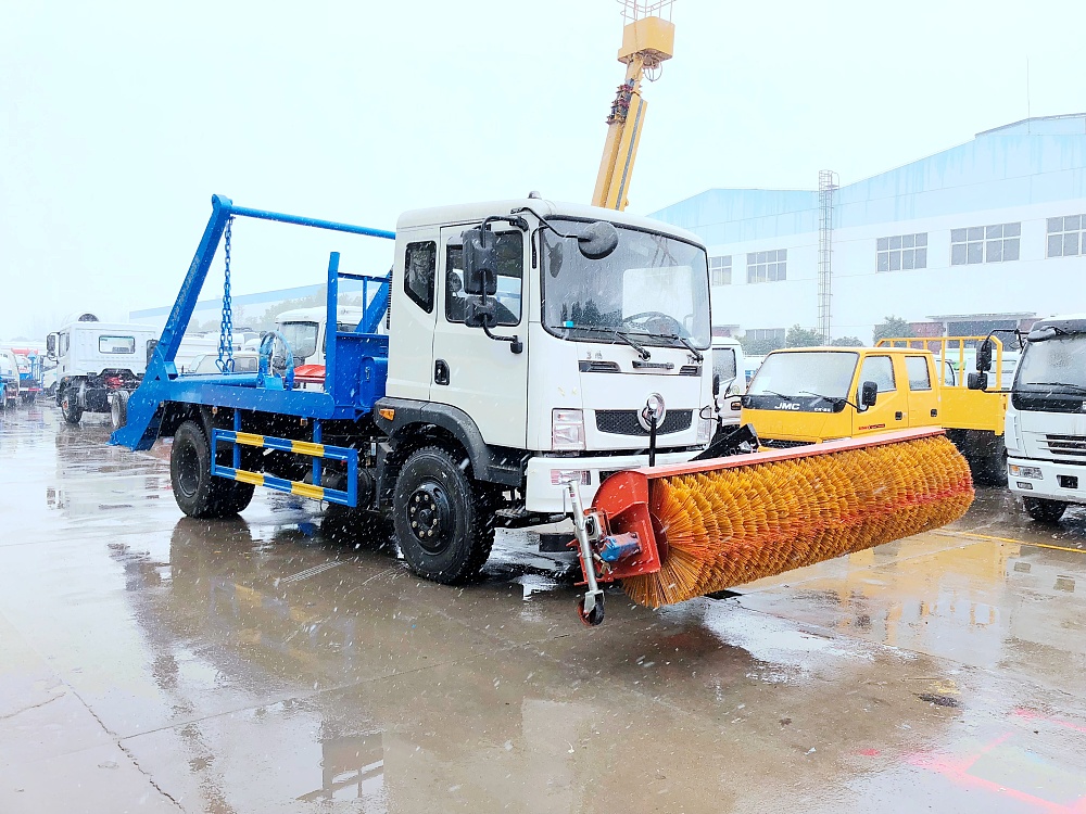 東風(fēng)T3擺臂垃圾車帶除雪滾刷