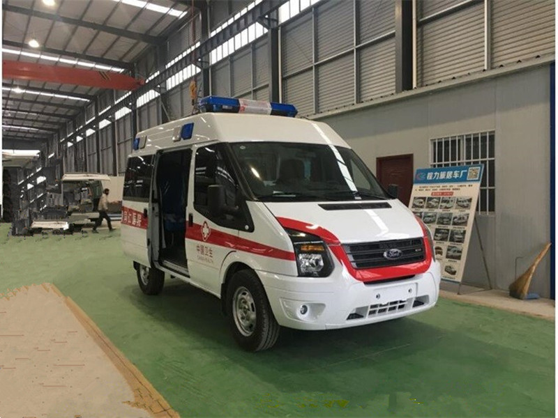 福特V348短軸中頂監(jiān)護(hù)型救護(hù)車