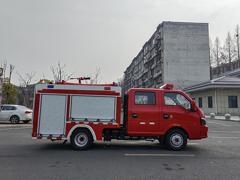 藍牌東風途逸0.85噸水罐消防車