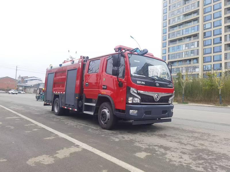 東風(fēng)多利卡5噸水罐消防車（150馬力）