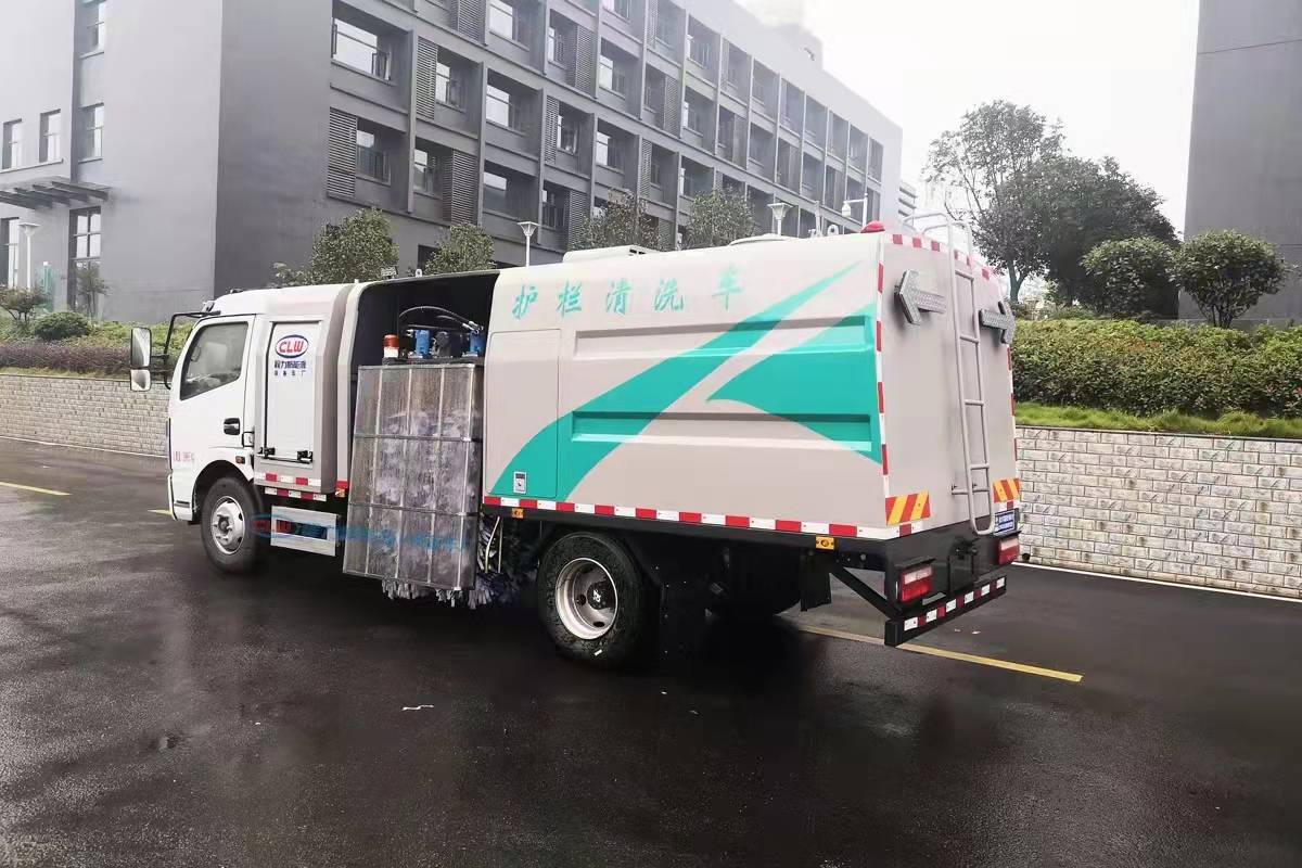 東風凱普特純電動護欄清洗車